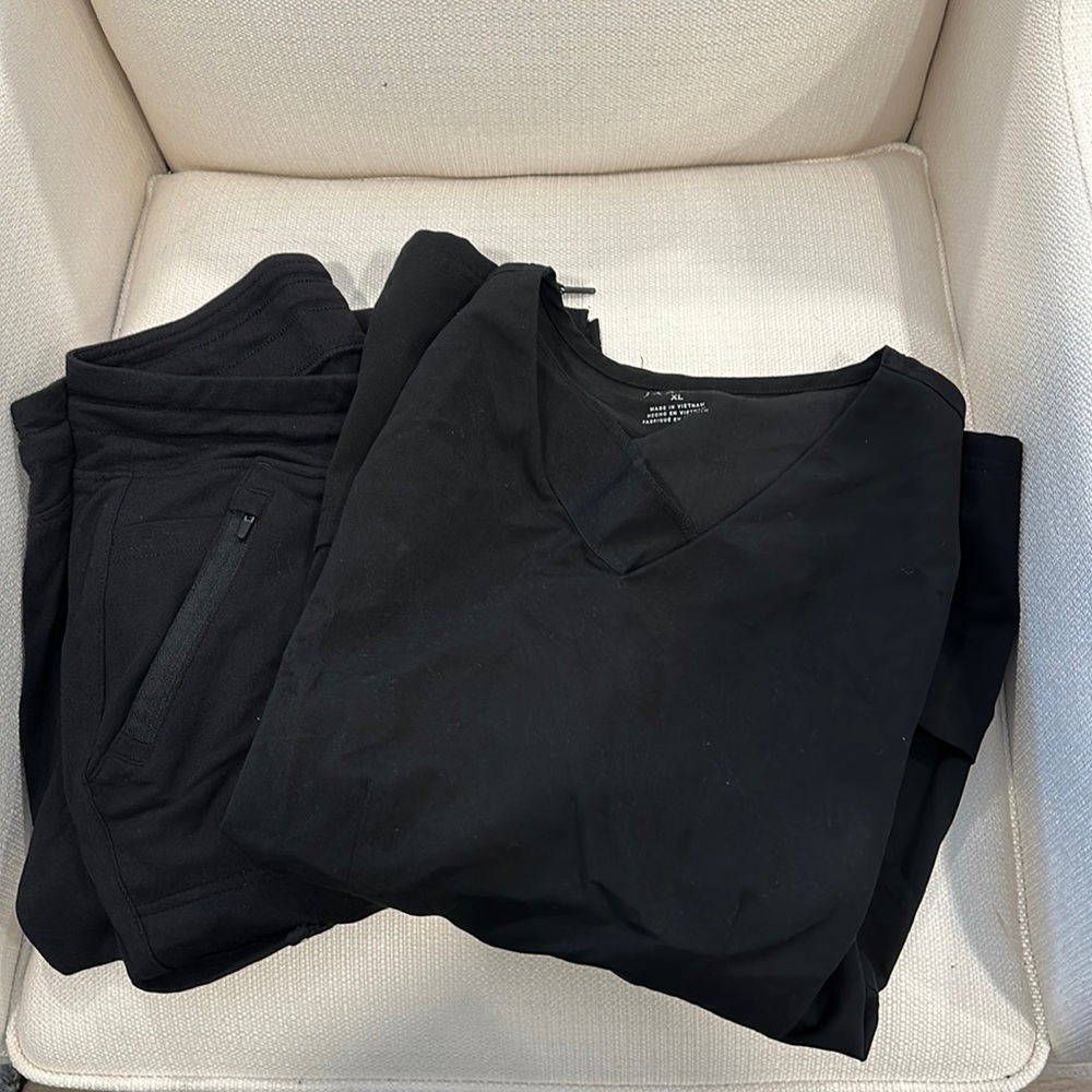 Jaanuu jogger scrub set